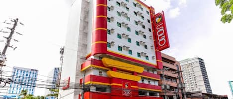 Vista frontal de la propiedad