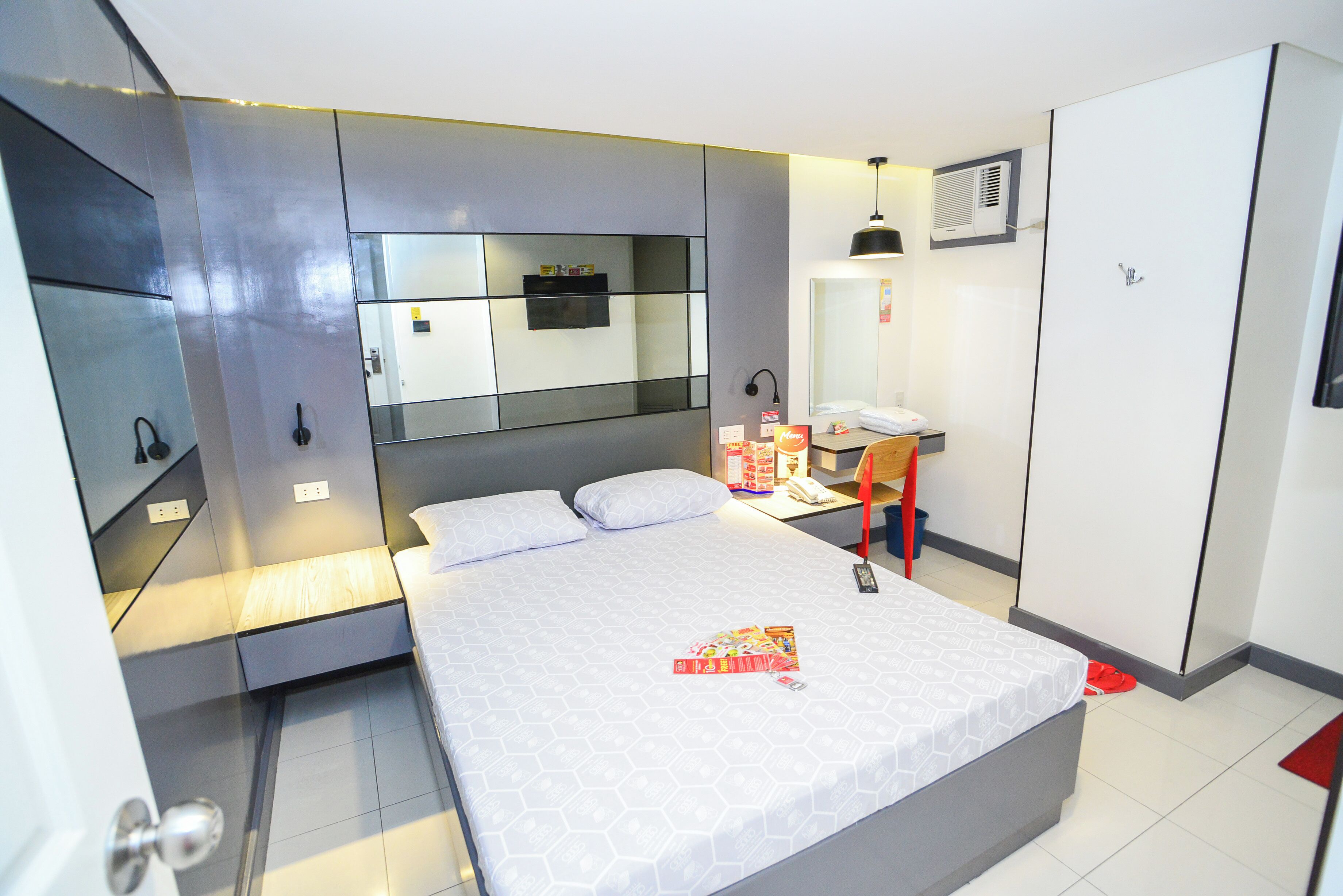 Deluxe Room, 1 Queen Bed