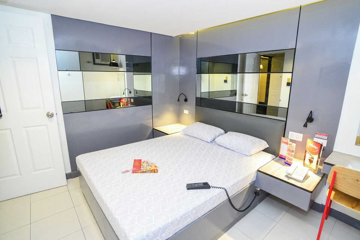 Deluxe Room, 1 Queen Bed
