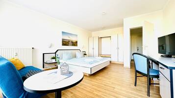1 Schlafzimmer, Schreibtisch, BĂŒgeleisen/BĂŒgelbrett, Reisekinderbett