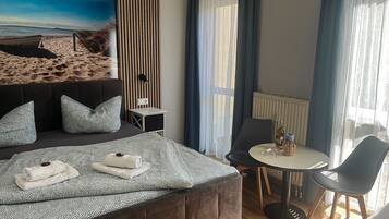 1 Schlafzimmer, Schreibtisch, Bügeleisen/Bügelbrett, Reisekinderbett