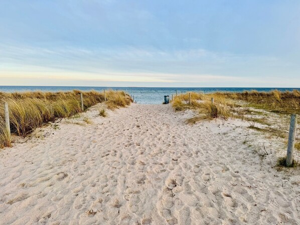 Beach nearby - Doppelzimmer 24 - Strandhaus Mönchgut (Mönchgut)