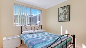 5 bedrooms, bed sheets