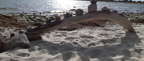 Una spiaggia nelle vicinanze