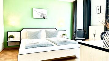 1 bedroom, desk, iron/ironing board, WiFi