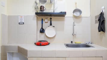 Tủ lạnh, bếp nấu, máy rửa bát, ấm điện