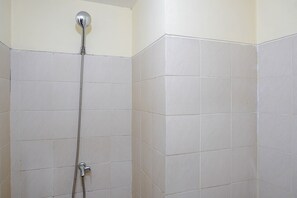 Bathroom - Comfy Studio Apartment at Belmont Residence (Jakarta)