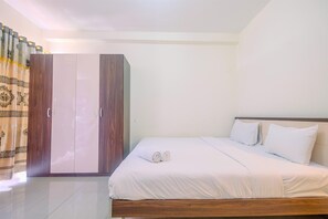 1 habitación, tabla de planchar con plancha, wifi gratis y ropa de cama