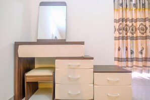 1 habitación, tabla de planchar con plancha, wifi gratis y ropa de cama 