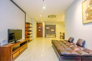 Flat-screen TV - Great Choice and Spacious 3BR at The Empyreal Apartment (Jakarta)