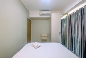 2 bedrooms, iron/ironing board, bed sheets