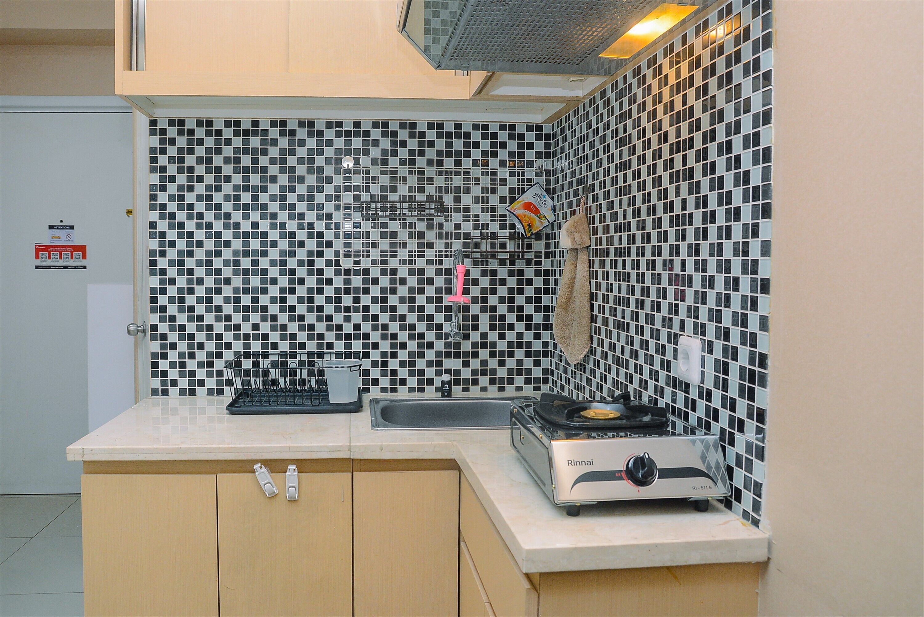 Fridge, stovetop, dishwasher, electric kettle