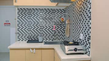 Fridge, stovetop, dishwasher, electric kettle