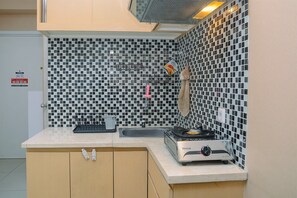 Fridge, stovetop, dishwasher, electric kettle - Furnished Green Pramuka City 2BR Apartment near Mall (Jakarta)