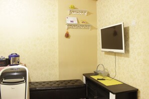 Apartment, Non Smoking, Kitchenette | Television - Stylish 1BR with Extra Room Gateway Ahmad Yani Cicadas Apartment (Bandung)