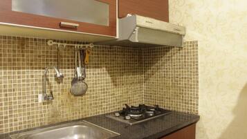 Apartment, Non Smoking, Kitchenette | Private kitchen | Fridge, stovetop, dishwasher, cookware/dishes/utensils