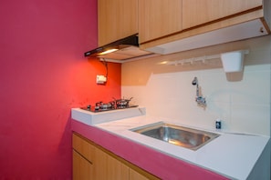 Private kitchen - Best Deal and Cozy Studio Cinere Resort Apartment (Depok)