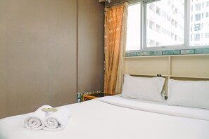 Apartment, Non Smoking, Kitchenette | 2 bedrooms, iron/ironing board, bed sheets