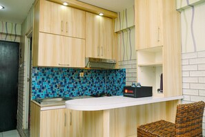 Apartment, Non Smoking, Kitchenette | Private kitchen | Fridge, cookware/dishes/utensils