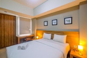 Apartment, Non Smoking, Kitchenette | 1 bedroom, desk, iron/ironing board, free WiFi
