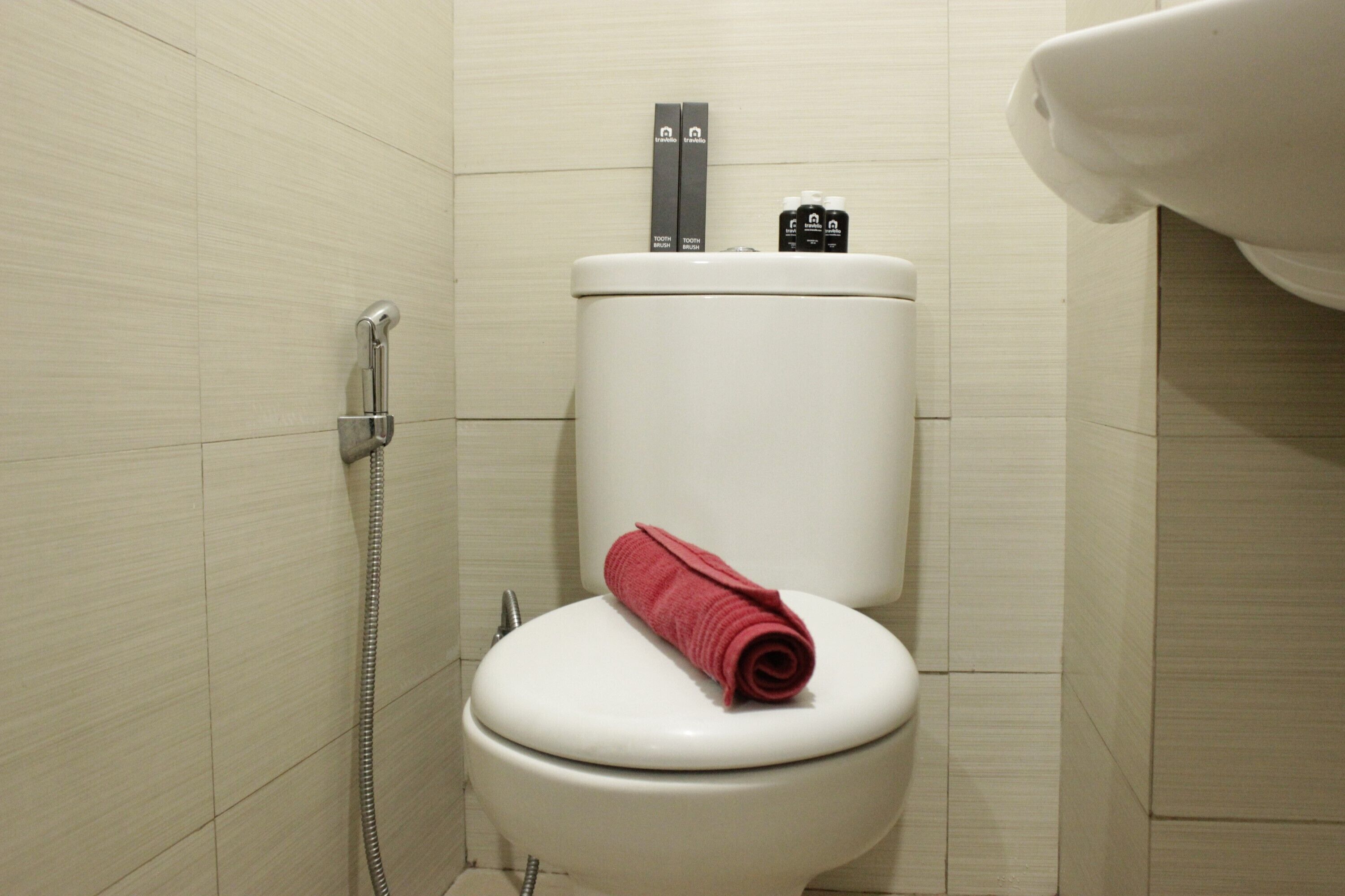Apartment, Non Smoking, Kitchenette | Bathroom | Shower, free toiletries, towels