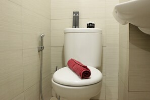 Apartment, Non Smoking, Kitchenette | Bathroom | Shower, free toiletries, towels - Spacious Studio Room at Gateway Pasteur Apartment near Exit Toll Pasteur (Cimahi)