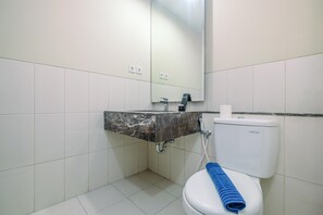 Apartment, Non Smoking, Kitchenette | Bathroom | Shower, free toiletries, towels - Cozy with Minimalist Style Studio Apartment Nine Residence (Jakarta)