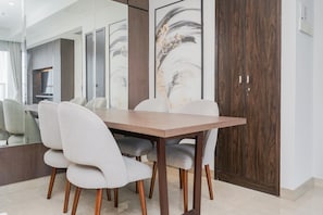 Apartment, Non Smoking, Kitchenette | In-room dining