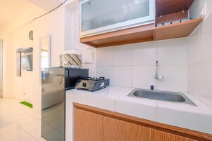 Refrigerador, placa de cocina, lavavajillas, tetera/pava eléctrica