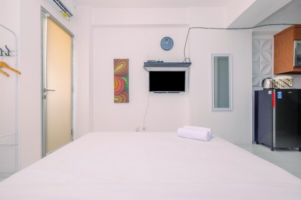 Cozy And Tranquil Studio Apartment At Gunung Putri Square - Bogor