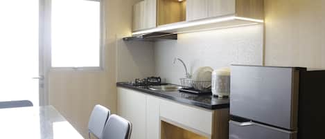 Apartment, Non Smoking, Kitchenette | Private kitchen | Fridge, cookware/dishes/utensils