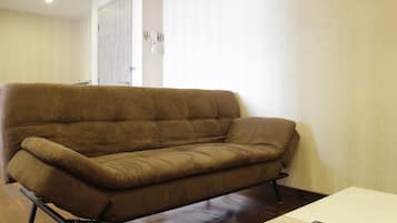 Apartamento, no fumadores, cocina básica | Sala de estar | Una televisión