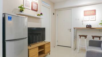 Apartment, Non Smoking, Kitchenette | Living room | TV