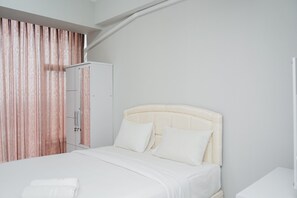 1 bedroom, iron/ironing board, free WiFi, bed sheets - Fully Furnished Studio with Comfort Design Majestic Point Serpong Apartment (Gading Serpong)