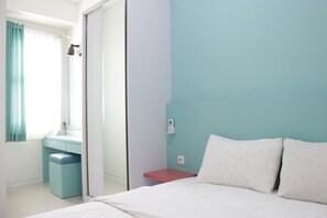 Apartment, Non Smoking, Kitchenette | 2 bedrooms, iron/ironing board, bed sheets