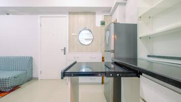 Apartment, Non Smoking, Kitchenette | Private kitchen | Fridge, stovetop, dishwasher, cookware/dishes/utensils