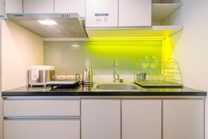 Apartamento, no fumadores, cocina básica | Cocina privada | Frigorífico, placa de cocina, hervidor eléctrico y utensilios de cocina