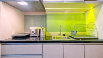 Apartment, Non Smoking, Kitchenette | Private kitchen | Fridge, stovetop, dishwasher, cookware/dishes/utensils