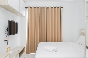 Apartment, Non Smoking, Kitchenette | 1 bedroom, iron/ironing board, bed sheets