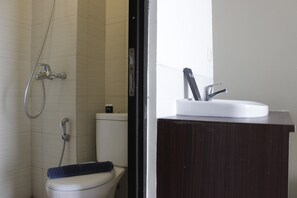 Apartment, Non Smoking, Kitchenette | Bathroom | Shower, free toiletries, towels - Spacious 2BR Apartment Gateway Pasteur near Exit Toll 23 (Cimahi)