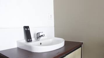 Apartemen, Bebas Asap Rokok, dapur kecil | Kamar mandi | Shower, perlengkapan mandi gratis, dan handuk