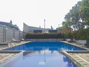 Outdoor pool - Beautiful and Relaxing Studio Tifolia Apartment (Jakarta)