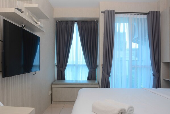 1 bedroom, iron/ironing board, free WiFi, bed sheets - Beautiful and Relaxing Studio Tifolia Apartment (Jakarta)