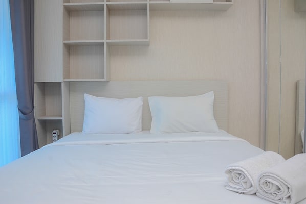 Apartment, Non Smoking, Kitchenette | 1 bedroom, iron/ironing board, free WiFi, bed sheets