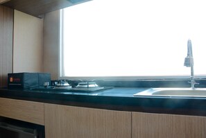 Departamento, para no fumadores, cocineta | Cocineta privada | Refrigerador, parrilla de estufa, lavavajillas y utensilios de cocina 