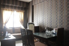 In-room dining - Chic and Cozy 2BR Apartment at Pinewood Jatinangor near JATOS (Cileunyi)