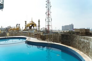 Outdoor pool - Compact and Simple Studio Apartment at Saladdin Mansion (Depok)