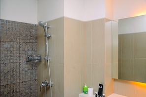 Apartment, Non Smoking, Kitchenette | Bathroom