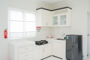 Apartemen, Bebas Asap Rokok, dapur kecil | Dapur bersama | Lemari es dan peralatan masak/sendok-piring