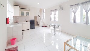 Apartment, Non Smoking, Kitchenette | Shared kitchen